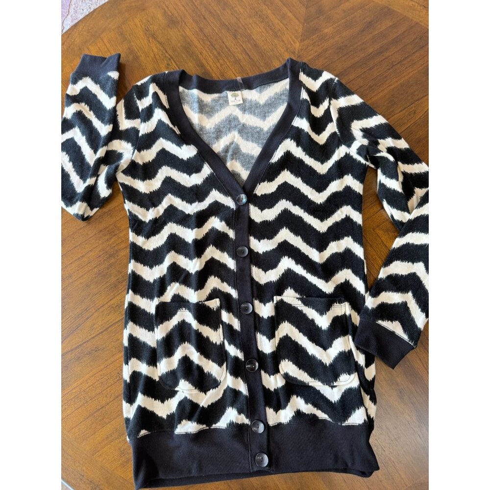 Black & White Chevron Button-Up Cardigan Sweater By Love Tree Size Large - Picture 2 of 11